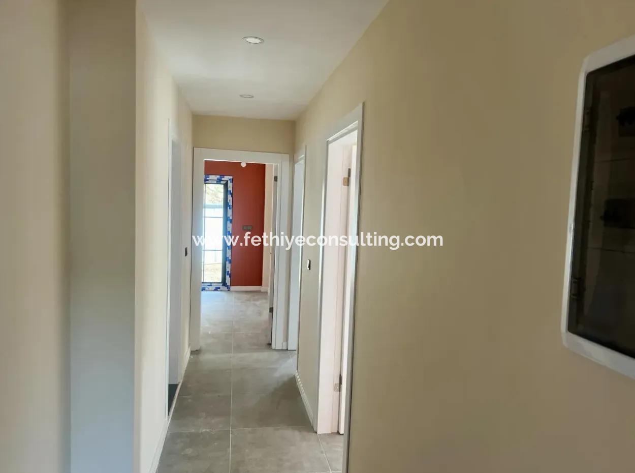 Wohnung Zu Verkaufen In Akyaka Kitesurf, 2,5 Km Vom Meer Entfernt, 3 Zimmer, 1 Wohnzimmer, Freistehender Garten, Swimmingpool, Parkplatz 120M2