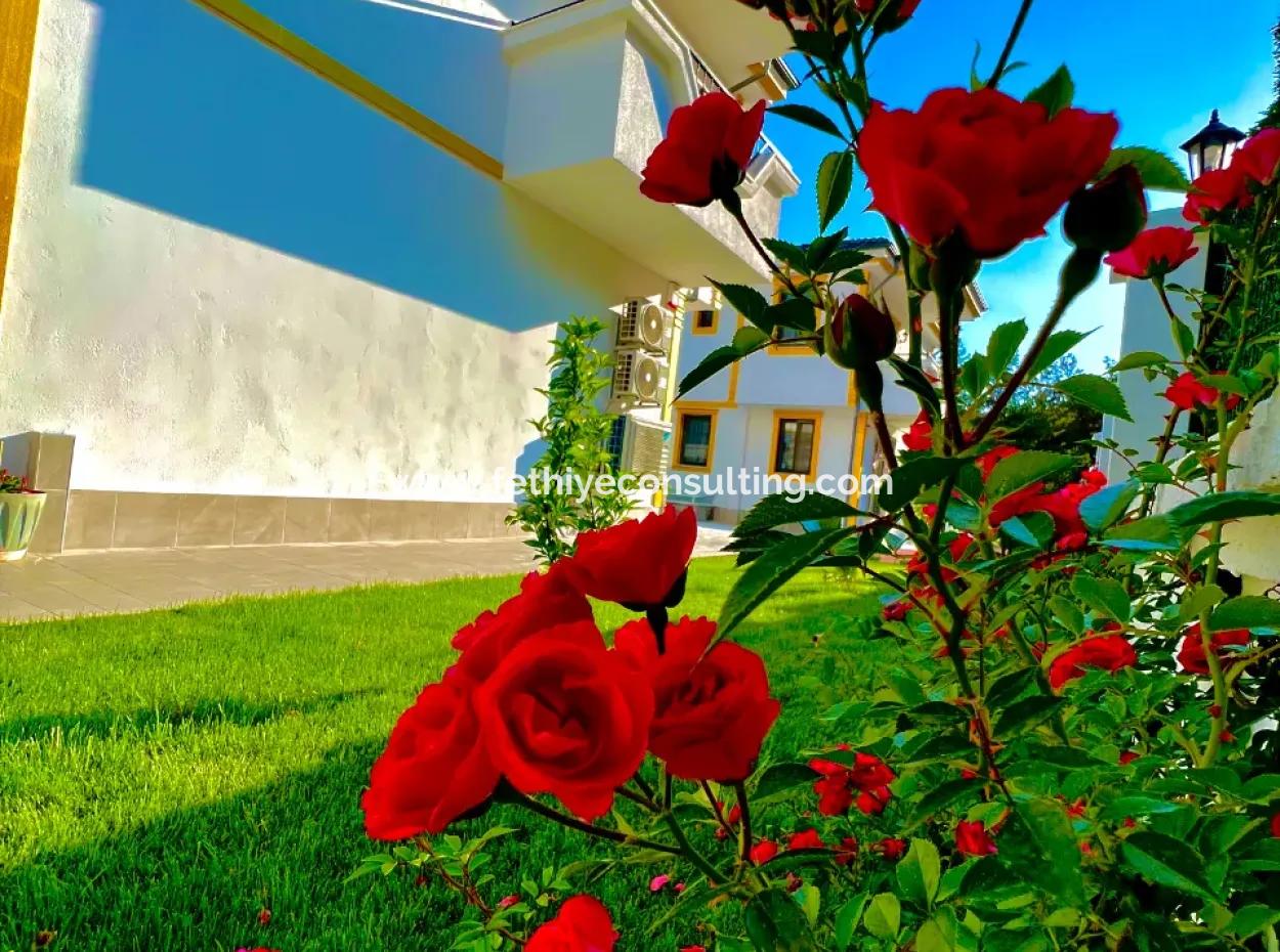 Villa Zu Verkaufen In Marmaris Çetibeli Mit 3 Swimmingpools Und Kinderbecken Und Hausmeisterhaus Auf 780M2 Grundstück