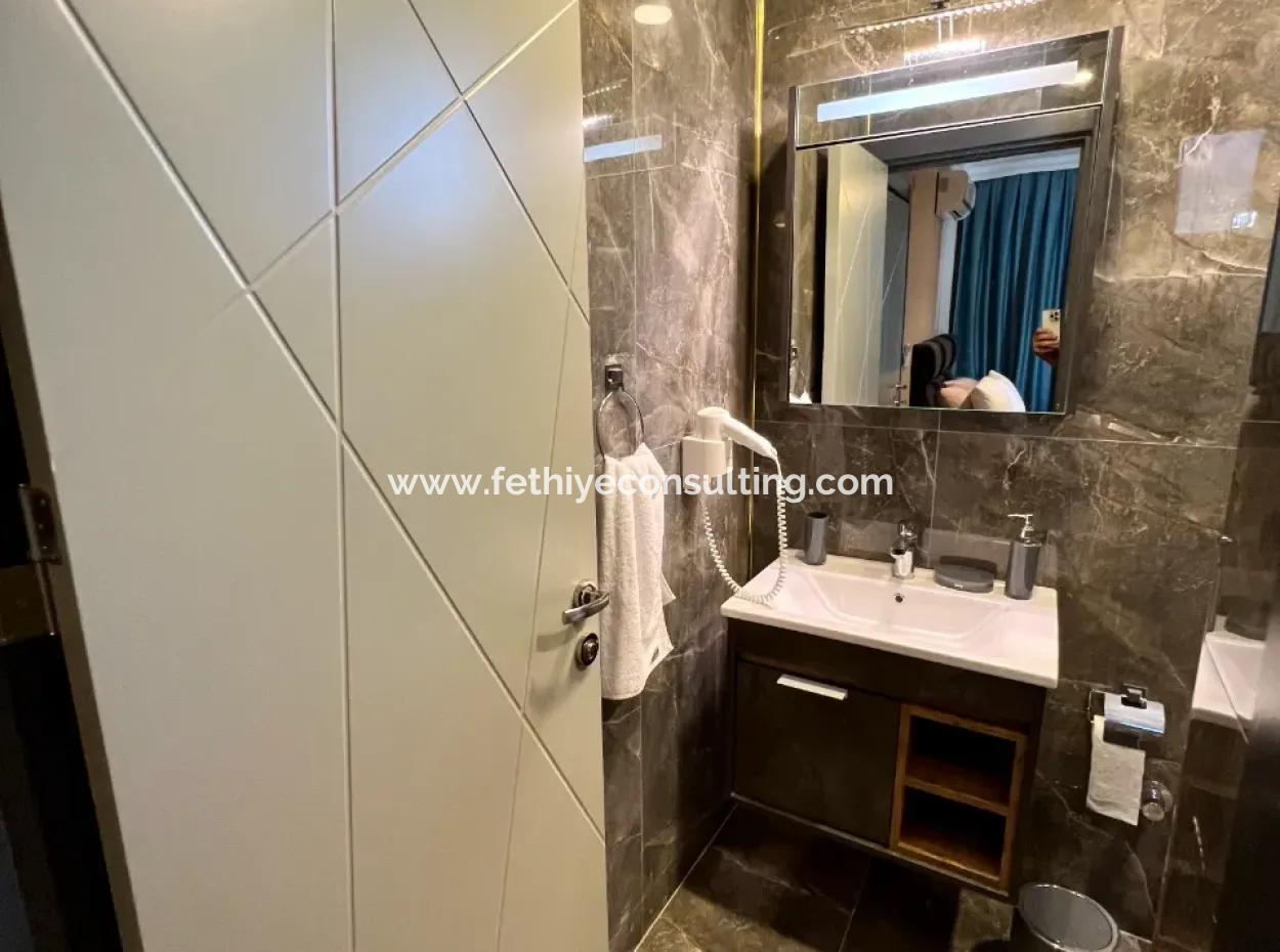 Villa Zu Verkaufen In Marmaris Çetibeli Mit 3 Swimmingpools Und Kinderbecken Und Hausmeisterhaus Auf 780M2 Grundstück