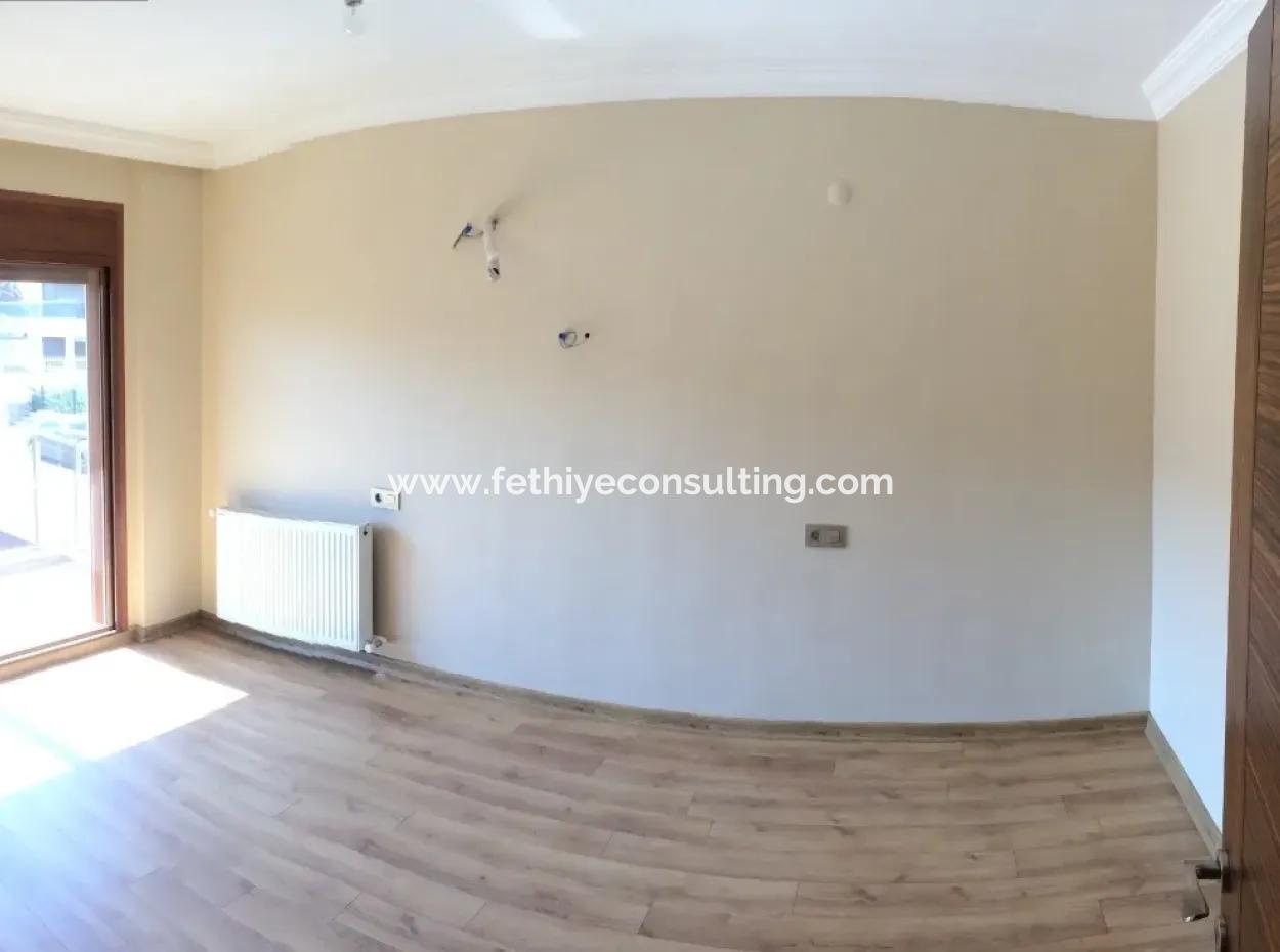 Marmaris Armutalan Detached Villa For Sale 4 Rooms 1 Living Room Twin With A Garden