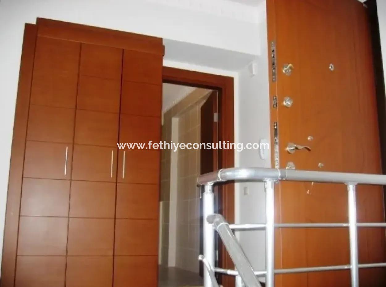 Marmaris Merkezinde Yüzme Havuzlu Site İçerisinde Lüks Dubleks Daire Satılık