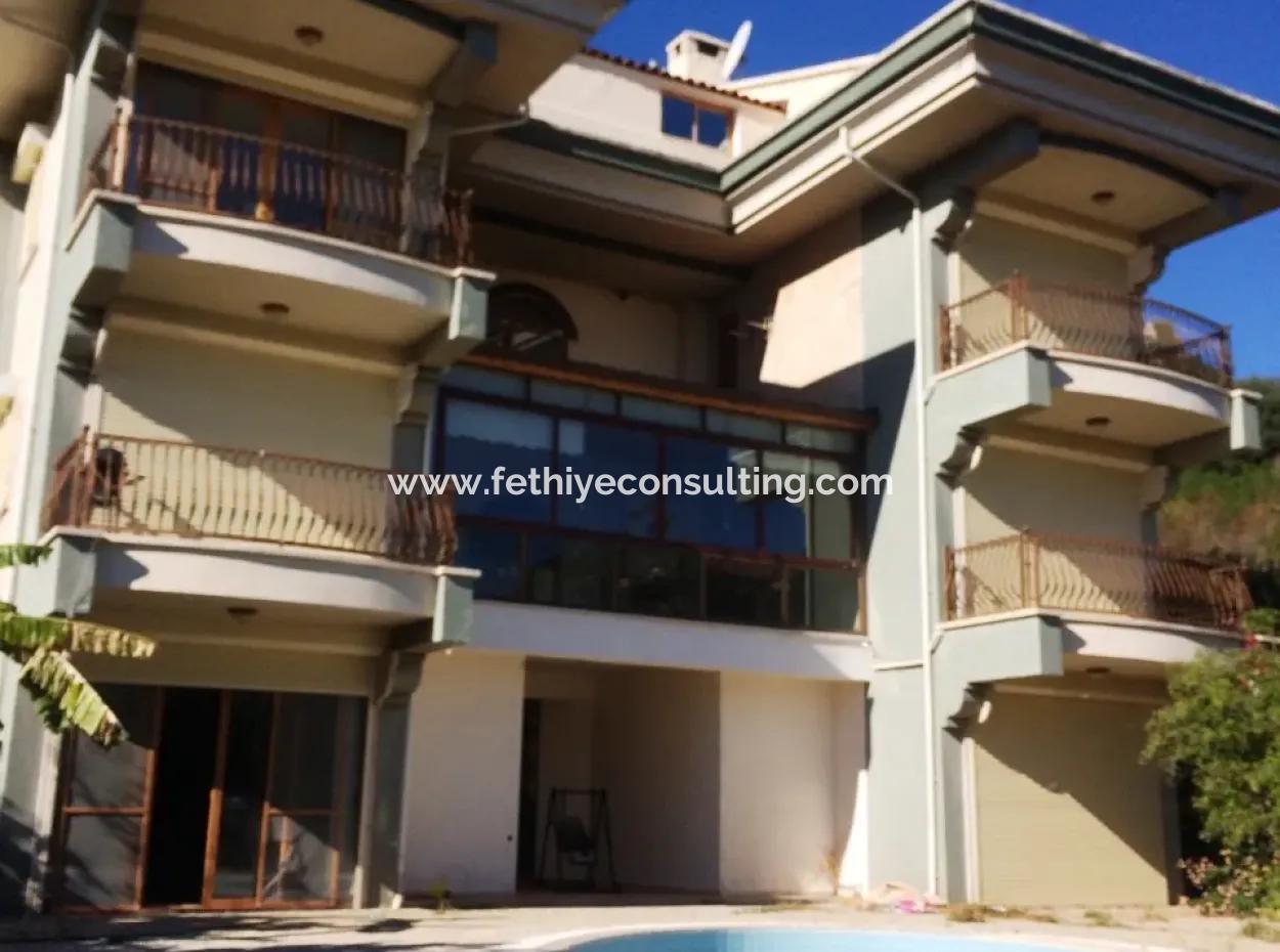 Marmaris Merkezinde 10 Odalı Havuzlu 2.500M2 Arsa İçinde Malikanemiz Satılıktır.