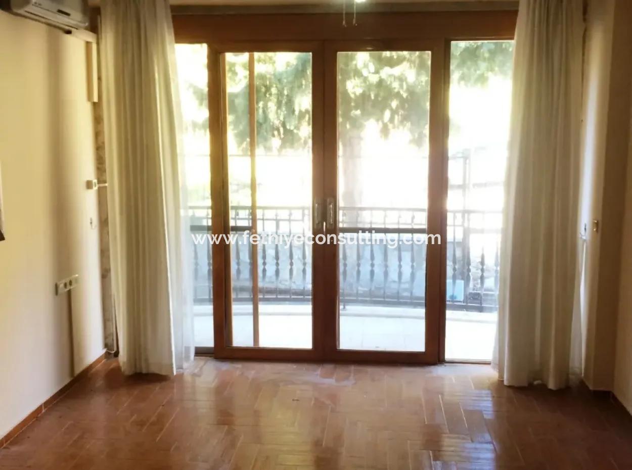 Marmaris Merkezinde 10 Odalı Havuzlu 2.500M2 Arsa İçinde Malikanemiz Satılıktır.