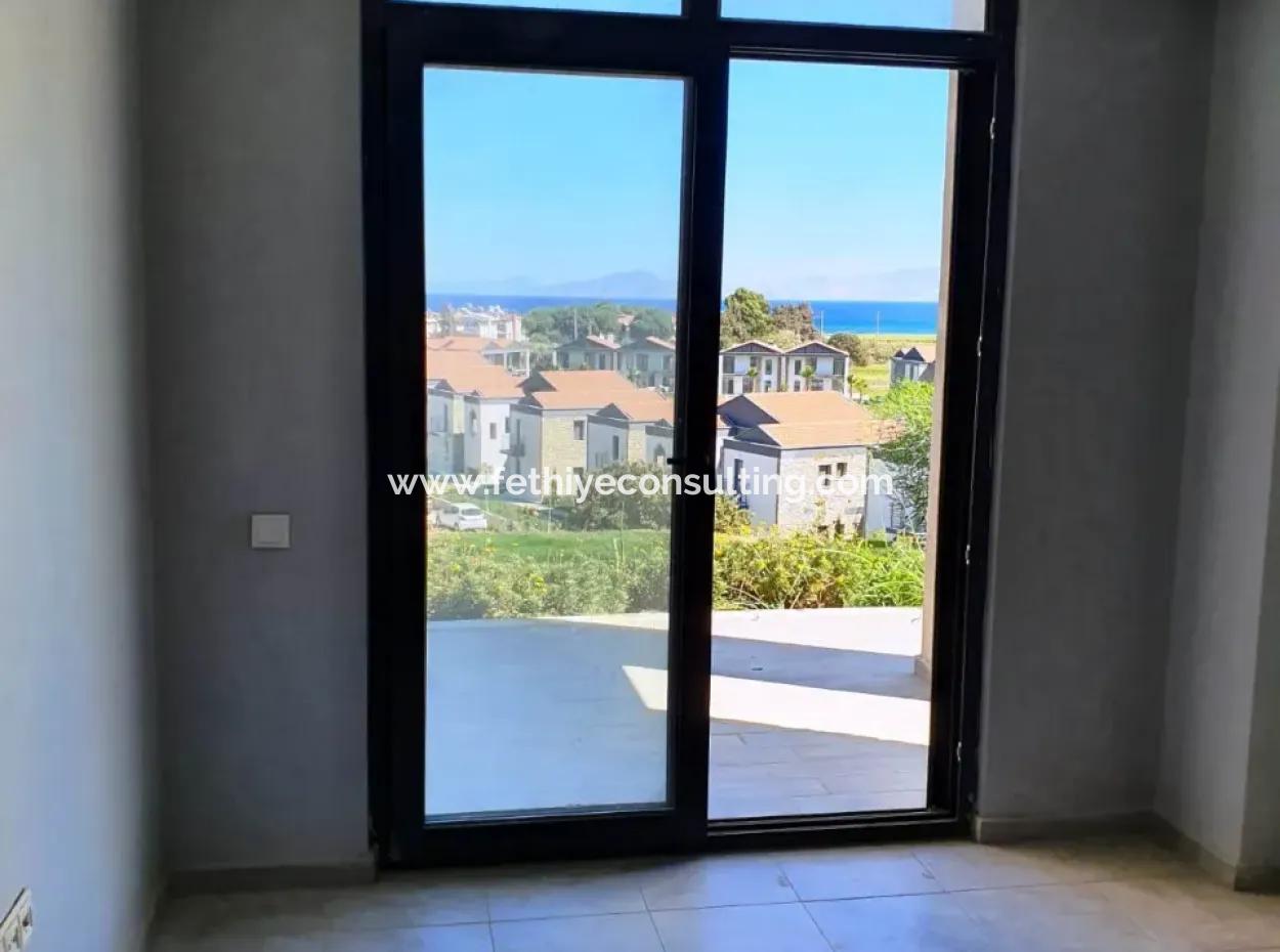 Datça İskele Mahallesinde Deniz Manzaralı Yüzme Havuzlu Site İçerisinde 2+1 Lüks Daire Satılıktır.