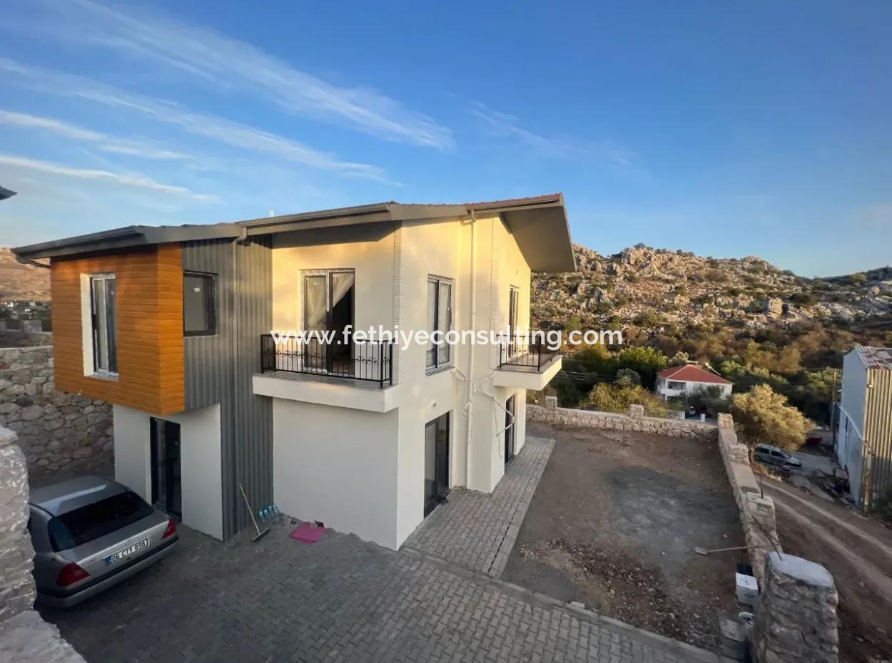 Marmaris Bozburun Mahallesinde Deniz Manzaralı Tam Müstakil Bahçeli Otoparklı Satılık Villa