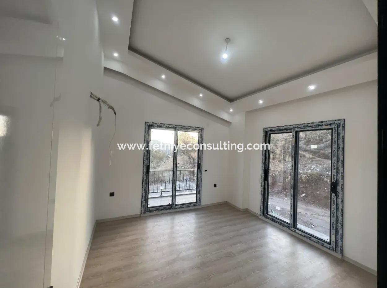 Marmaris Bozburun Mahallesinde Deniz Manzaralı Tam Müstakil Bahçeli Otoparklı Satılık Villa