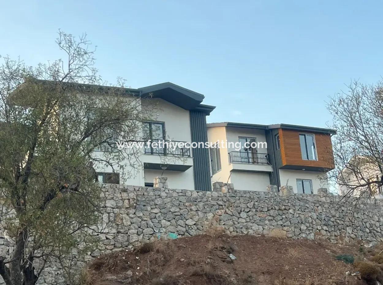 Marmaris Bozburun Mahallesinde Deniz Manzaralı Tam Müstakil Bahçeli Otoparklı Satılık Villa