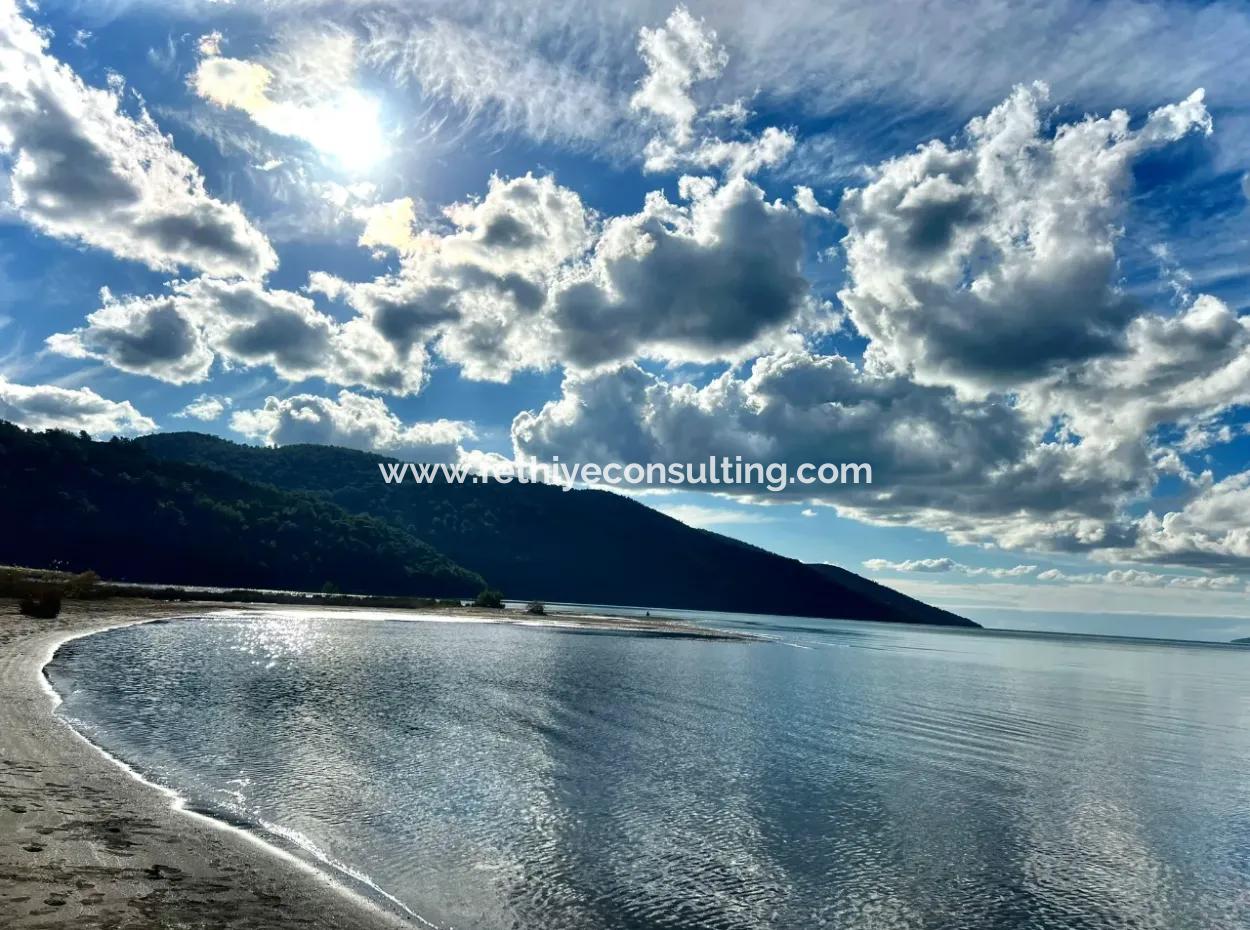 Muğla İli Ula İlçesi Gökçe Mahallesinde Orman Manzaralı Denize 2 Km Mesafede Yüzme Havuzlu Satılık Lüks Daire