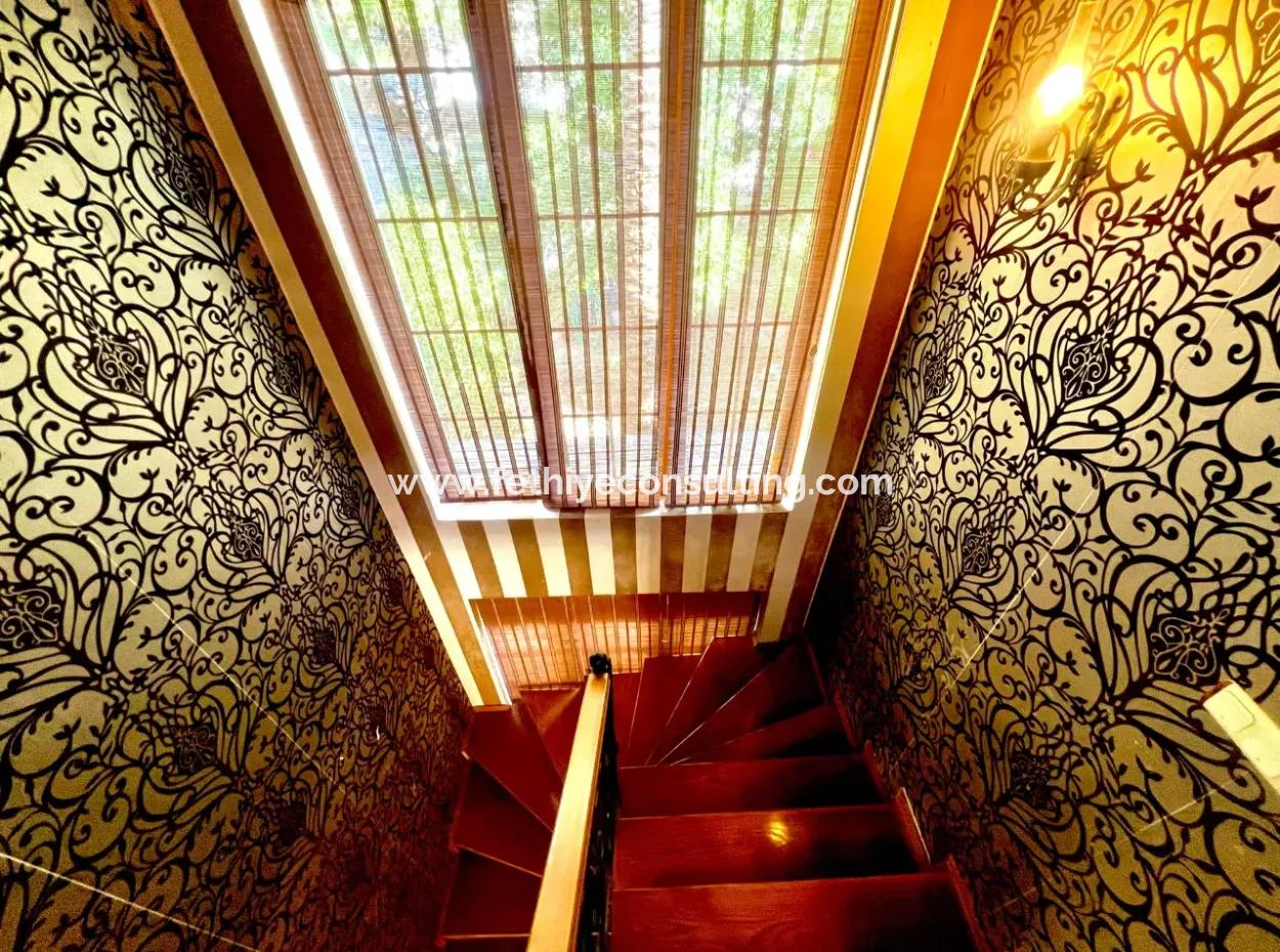 Marmaris Armutalan Mevkiisinde 900M2 Arsa Payı Mevcut 4 Oda 2 Salon 5 Banyo 450M2 Satılık Konak