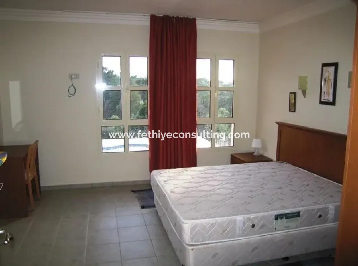 Ataköy Mahallesinde 4300M2 Çiftlik Evi Havuzlu 7 Oda 2 Salon 340M2