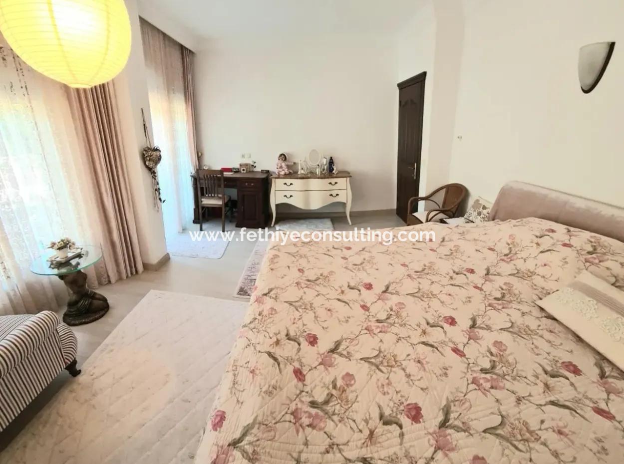 Marmaris Armutalan Mevkiinde Tam Müstakil Bahçeli Havuzlu Satılık Villa