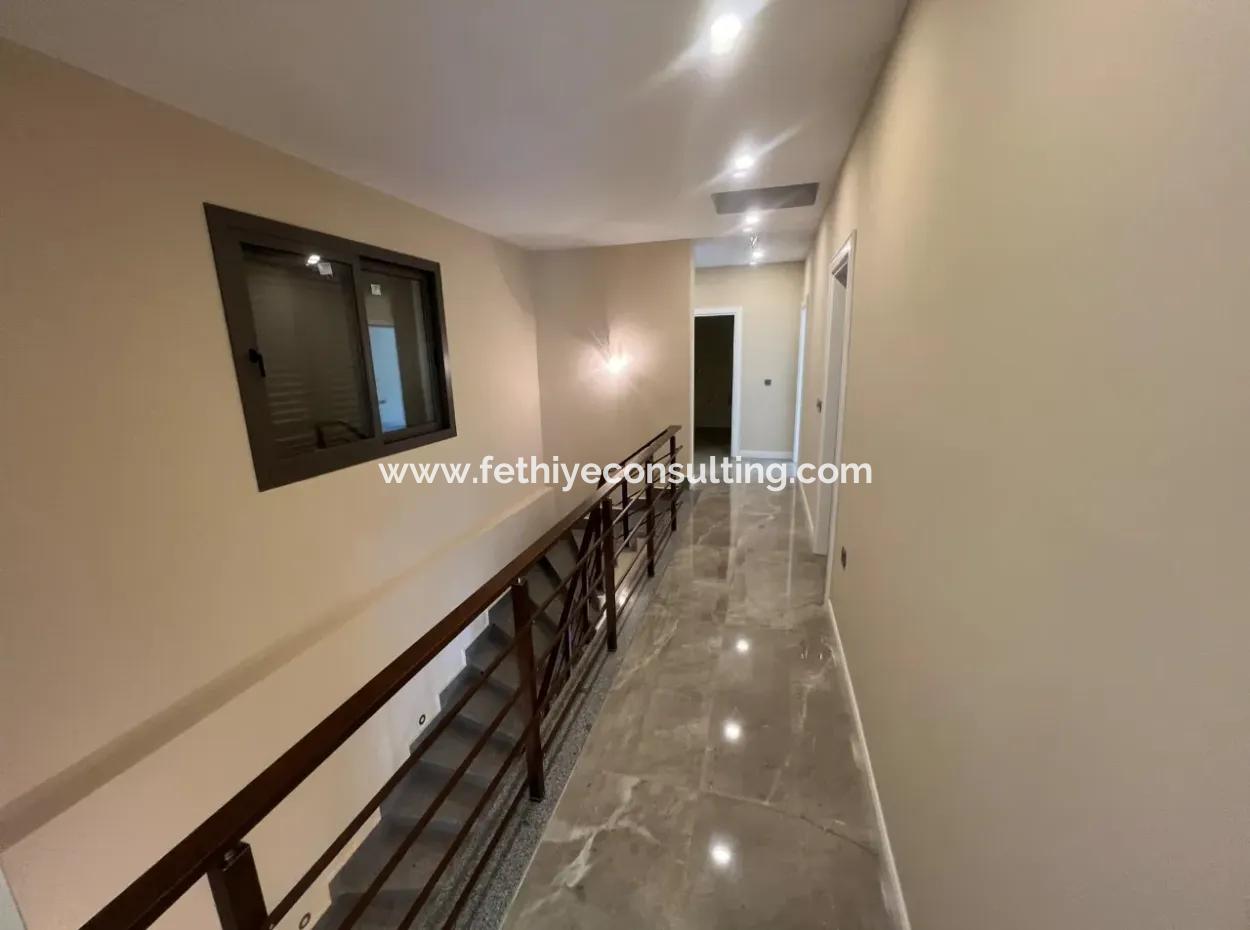 Marmaris İlçesi İçmeler Mahallesinde Orman Manzaralı Tam Müstakil 450M2 Arsa İçerisinde Yüzme Havuzlu 4 Oda 4 Banyo 240M2 Satılık Ultra Lüks Villa