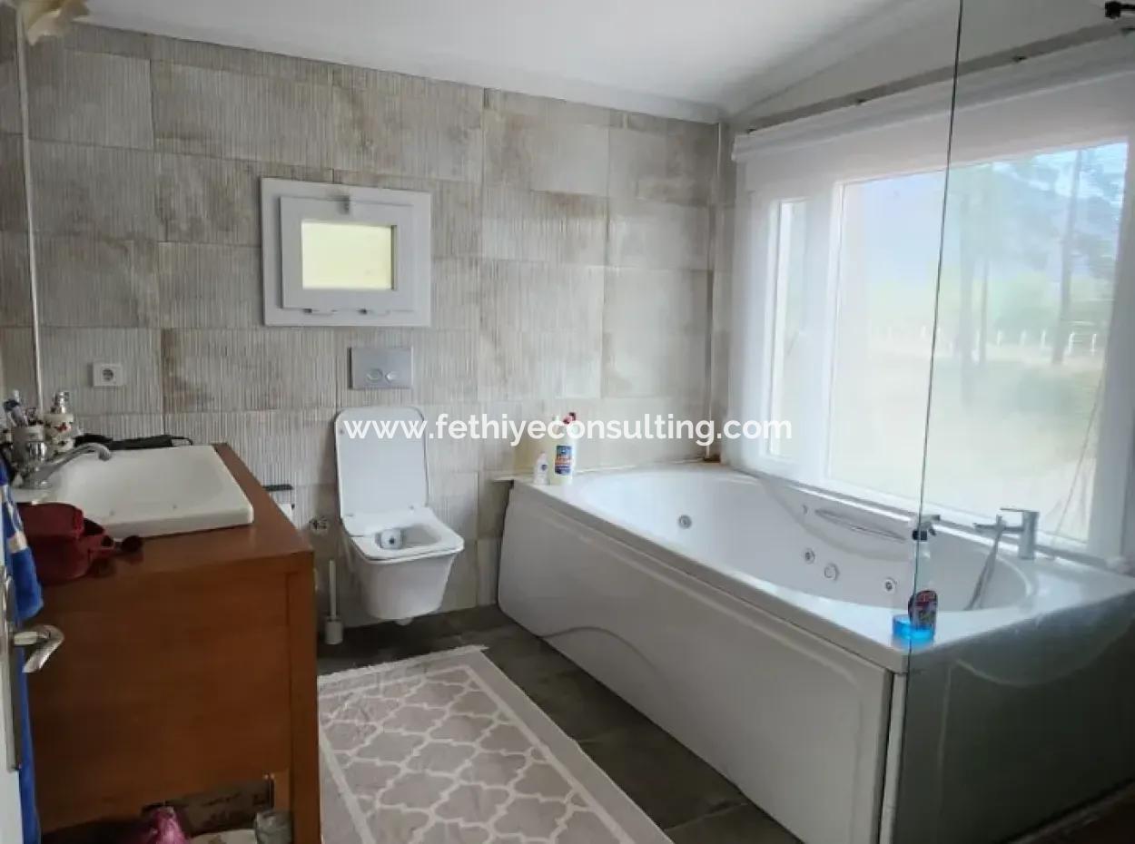 Ortaca Mahallesi Satılık 10.000 M2 İçerisinde Özel Yapım Havuzlu Çiftlik Evi