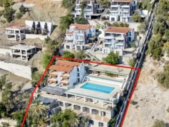 Emlakçıdan Marmaris Turunç Koyunda Deniz Manzaralı Satılık Butik Otel  Odalı